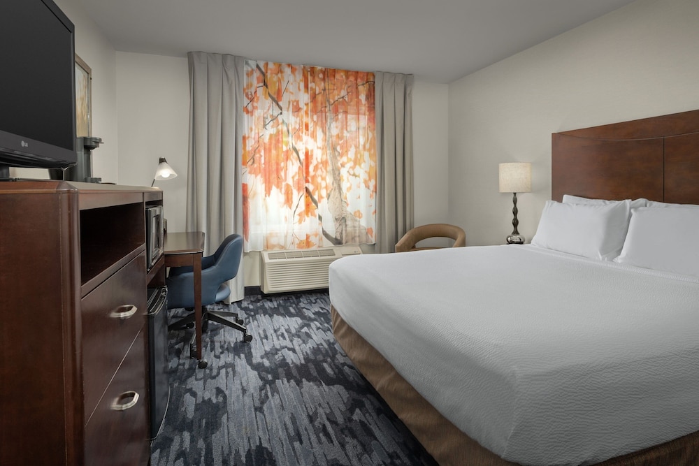 Room, 1 King Bed (Hearing Accessible) photo 1