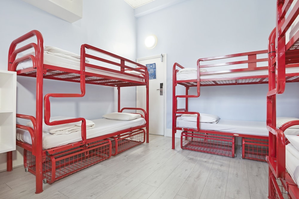 8 Bed Mixed Dorm Lower Floors Shared Bathroom photo 3