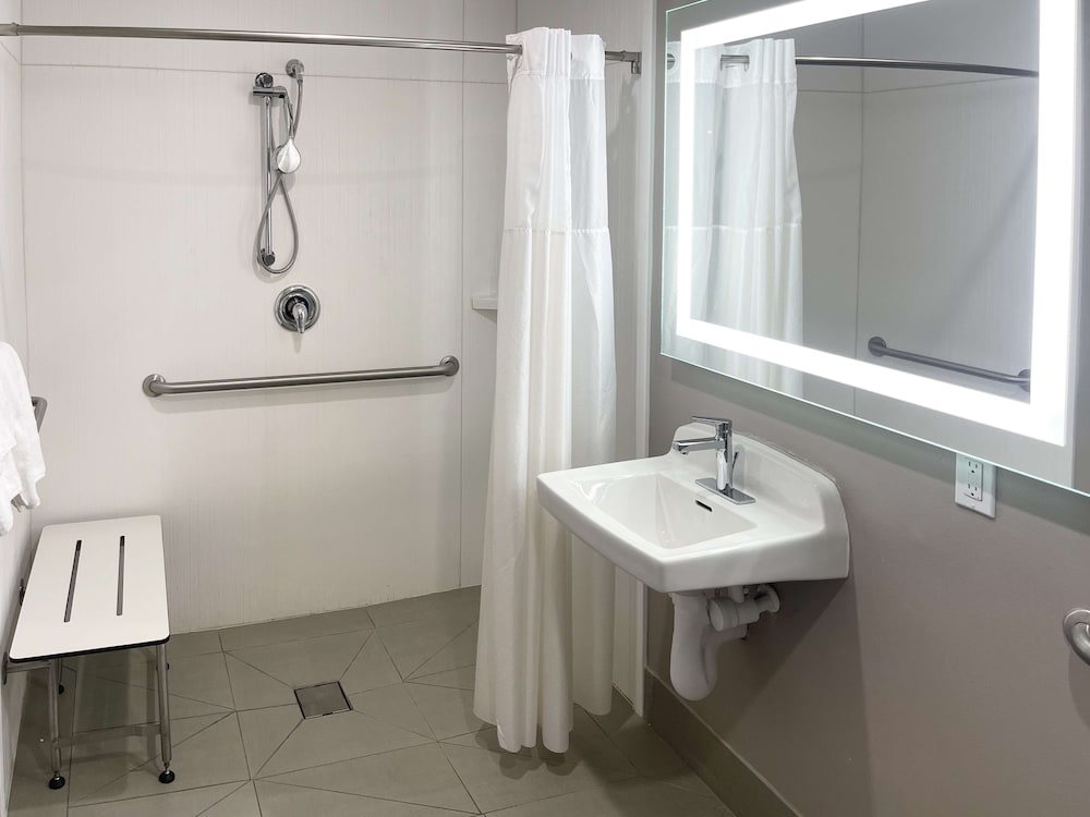 Deluxe Room, 2 Double Beds, Accessible, Non Smoking photo 1