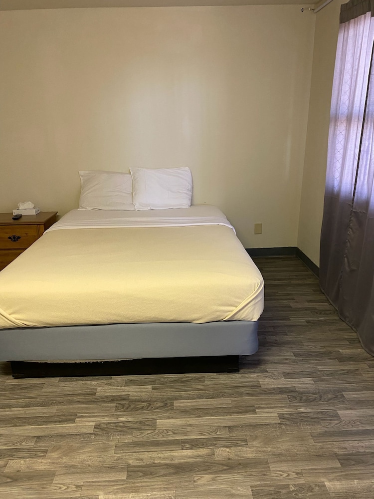 Standard Double Room, 1 King Bed, Non Smoking photo 2