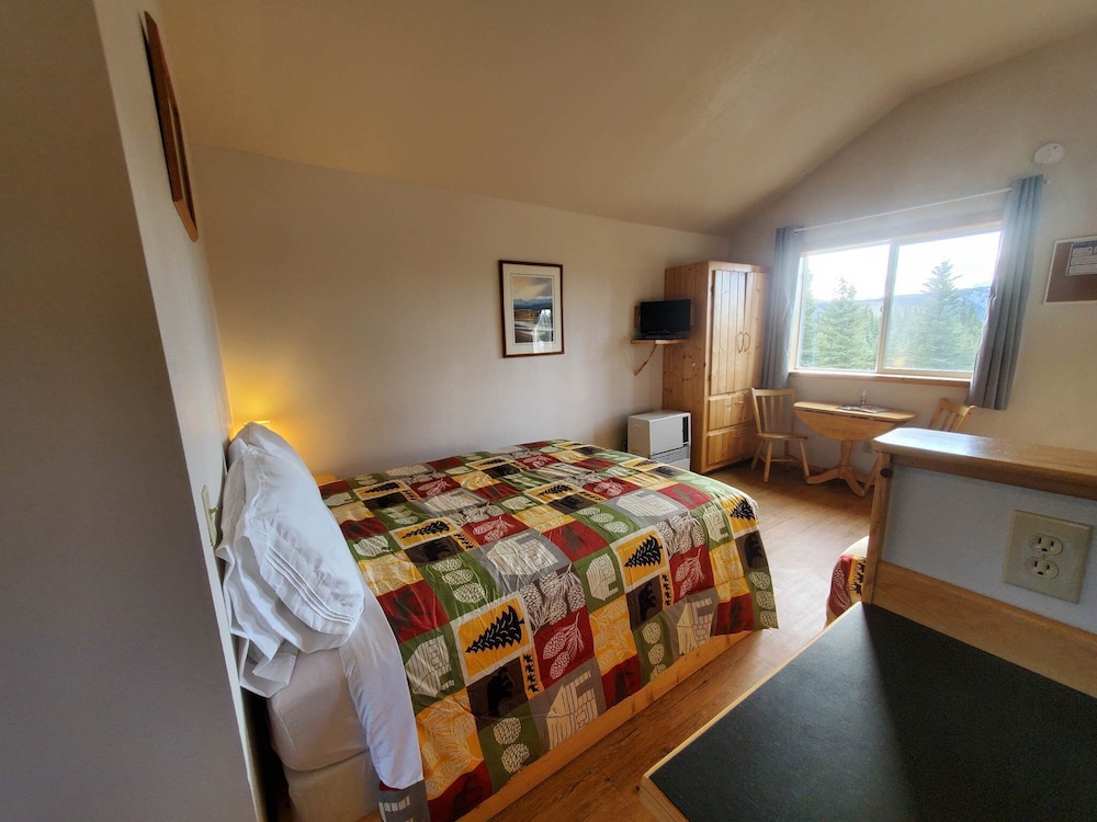 Cabin, 2 Queen Beds, Kitchen, Mountain View