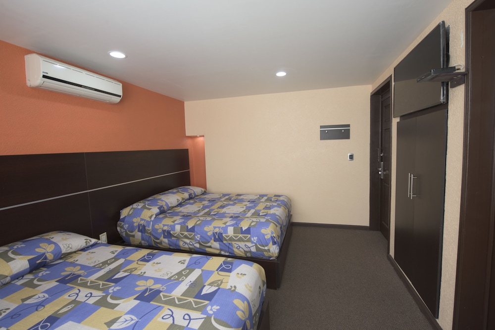 Standard Double Room, 2 Double Beds, Ensuite, Tower photo 2