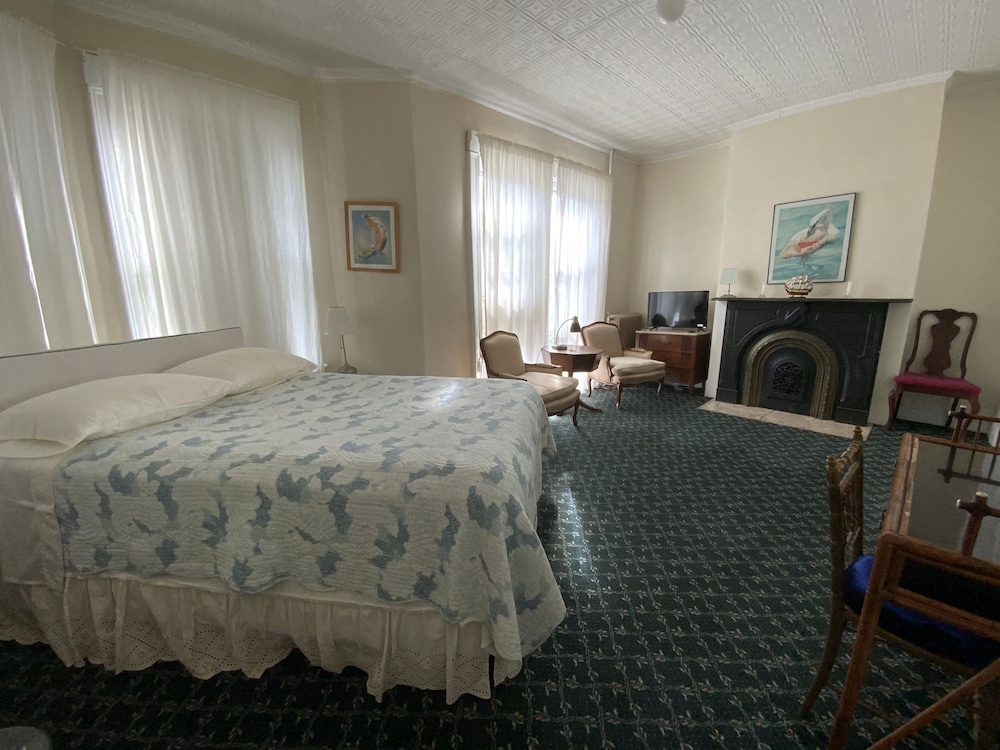 Classic Suite, 1 Queen Bed photo 1