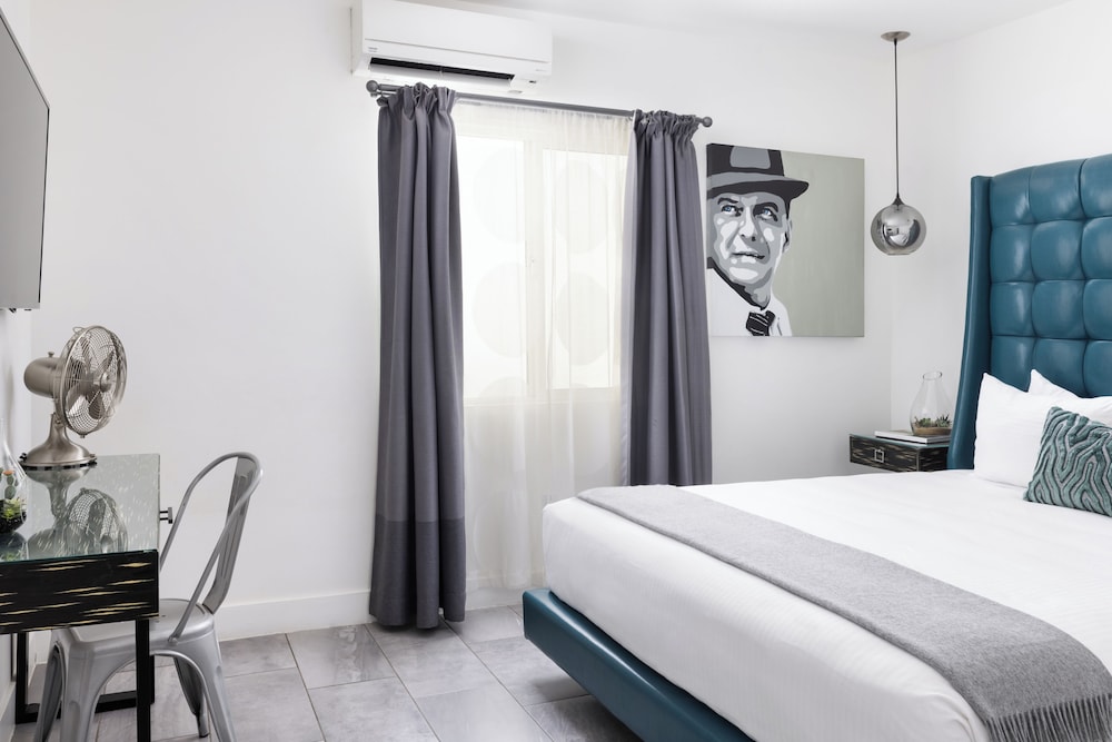 Suite, 1 King Bed with Sofa bed, Pool View photo 3