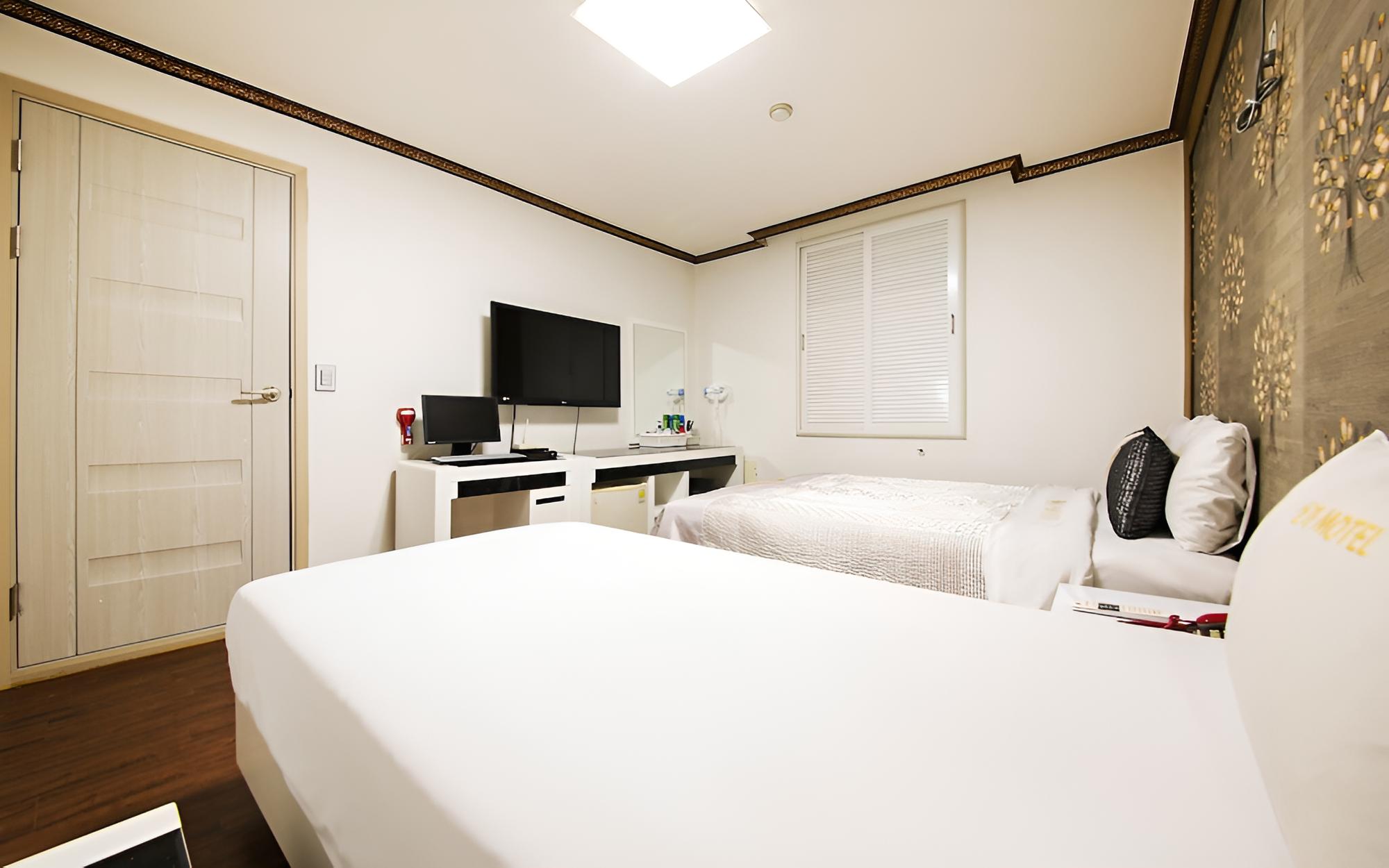 Room (Twin) photo 3