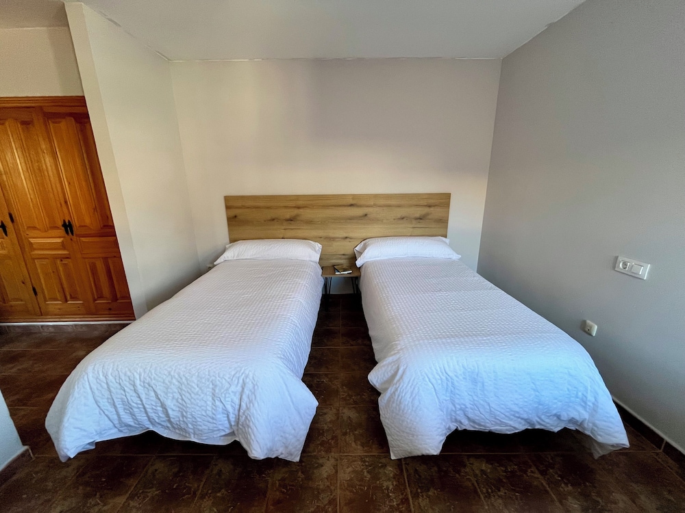 Double or Twin Room, Private Bathroom, Hill View photo 3