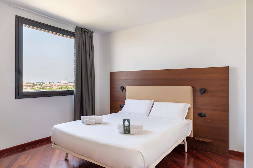 Standard Double Room, Non Smoking - Photo 1
