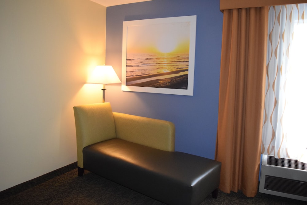 Deluxe Room, 1 King Bed, Non Smoking - Photo 2