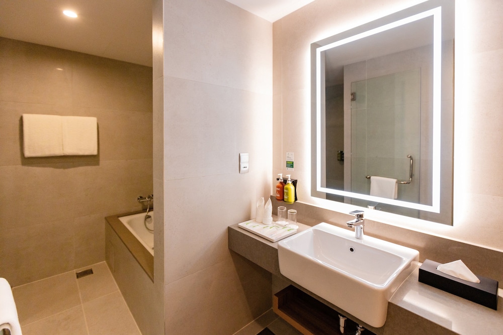 Suite, 1 Bedroom, Club Lounge Access - Photo 9