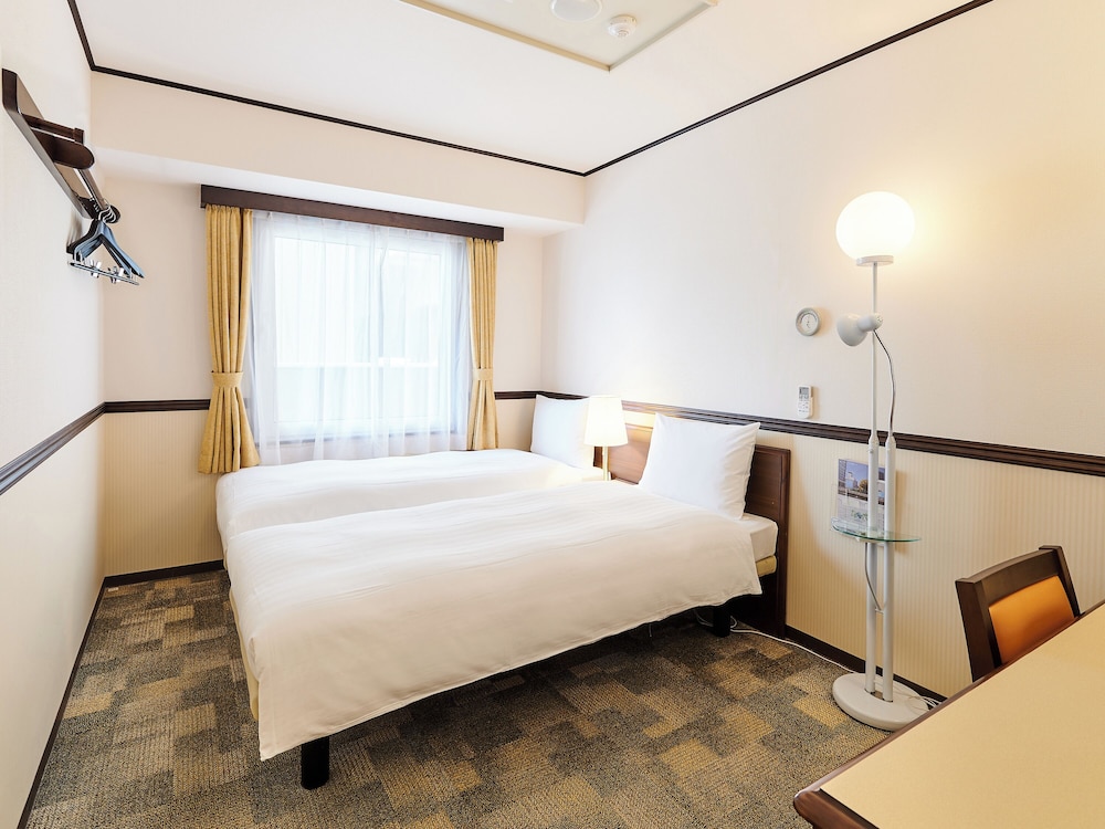 Economy Twin Room, Smoking