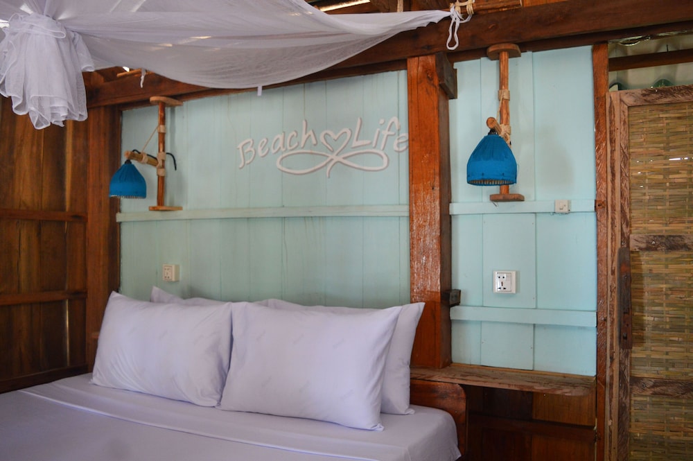 Front Beach Bungalow photo 1