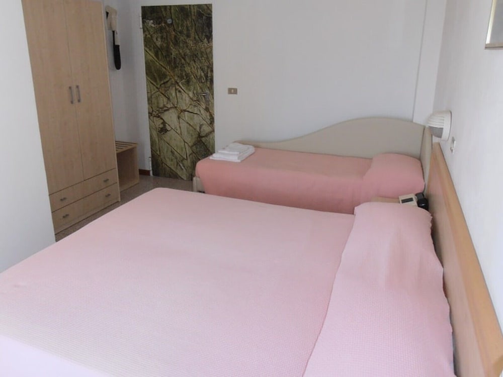 Standard Triple Room photo 3