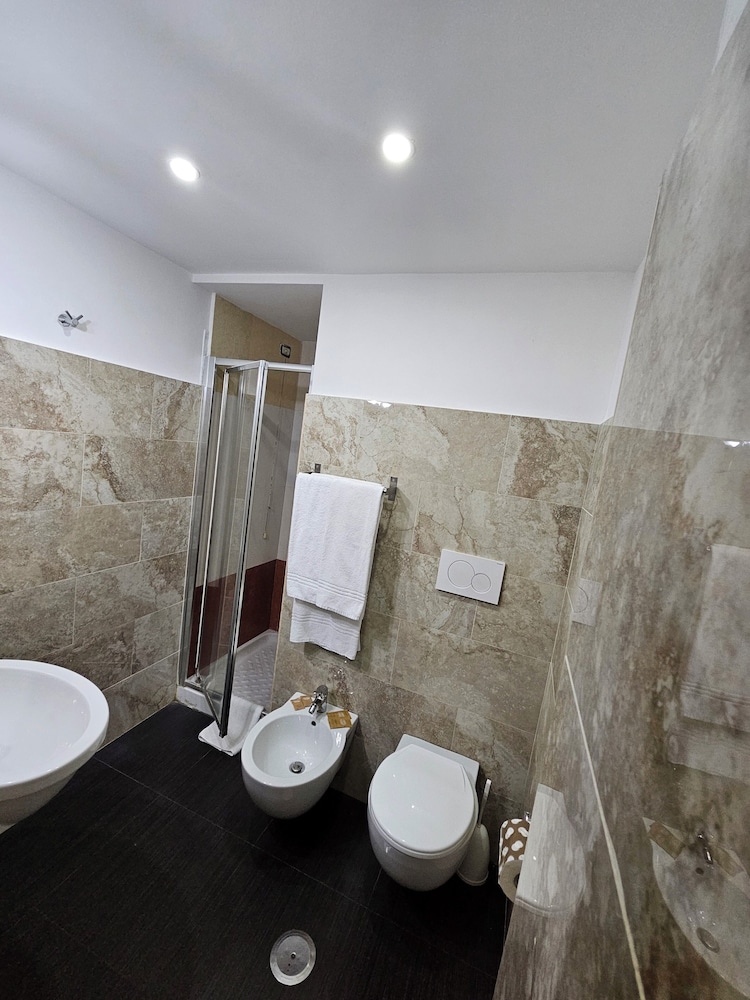 Basic Double or Twin Room, 1 Bedroom, City View photo 1