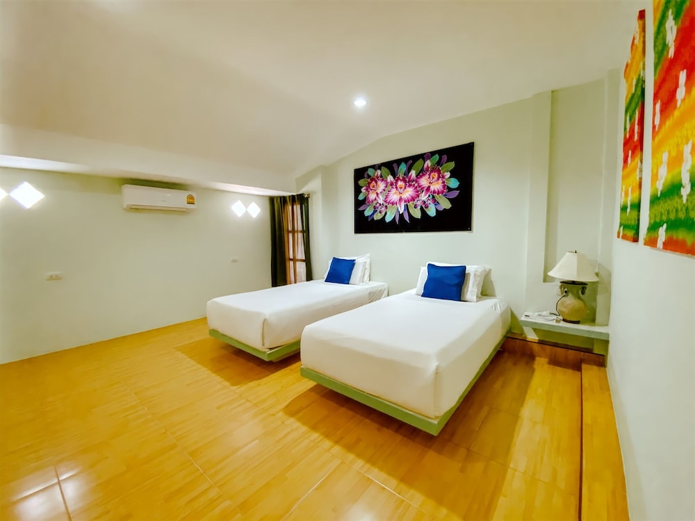 Premium Beachfront Family Suite photo 2