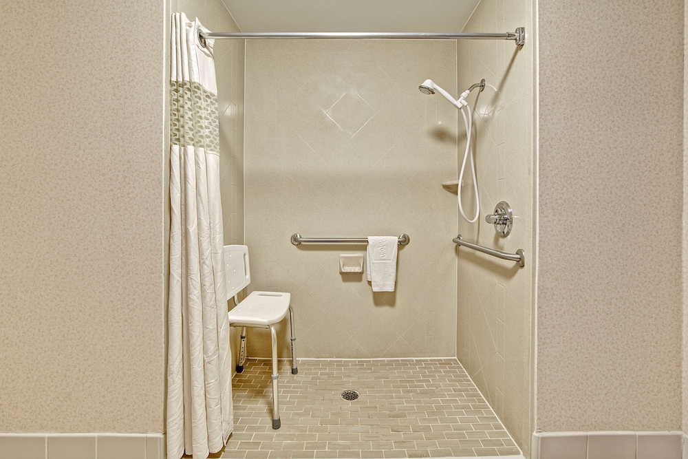 Room, 2 Queen Beds, Accessible, Non Smoking - Photo 2