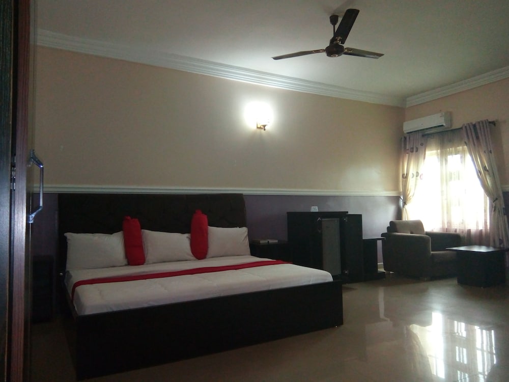 Royal Room - Photo 1