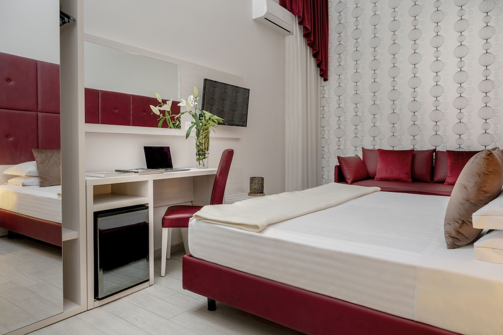 Suite - Photo 1
