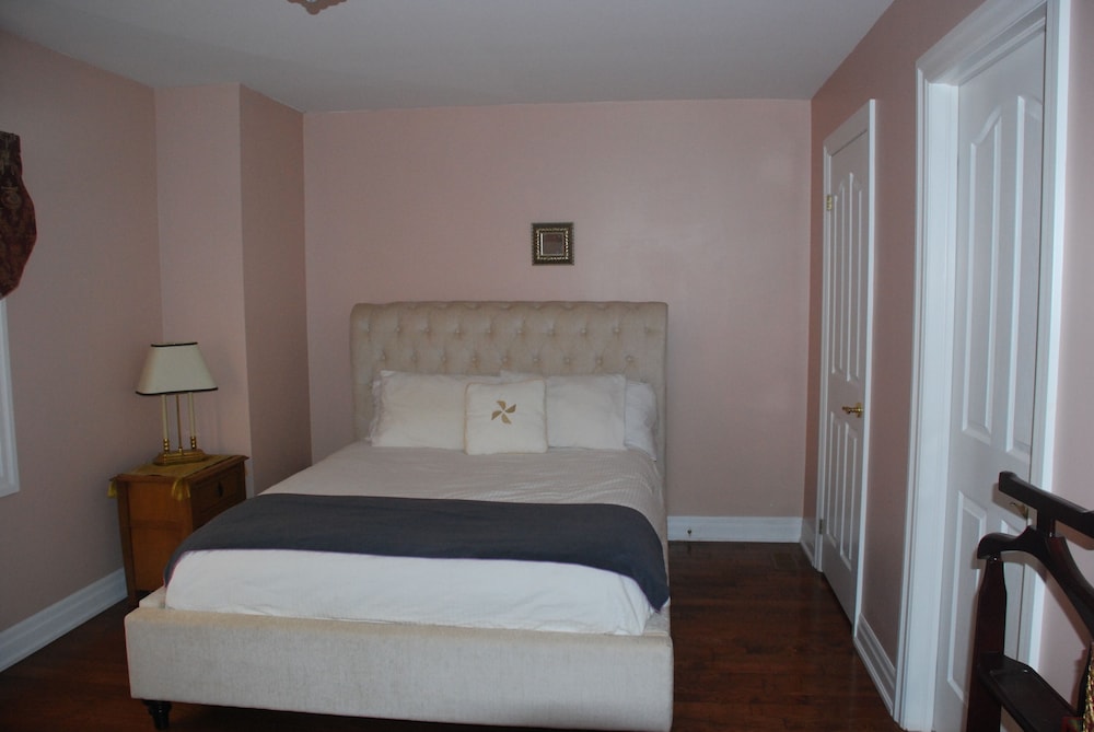 Superior Room, 1 Queen Bed, Private Bathroom photo 1