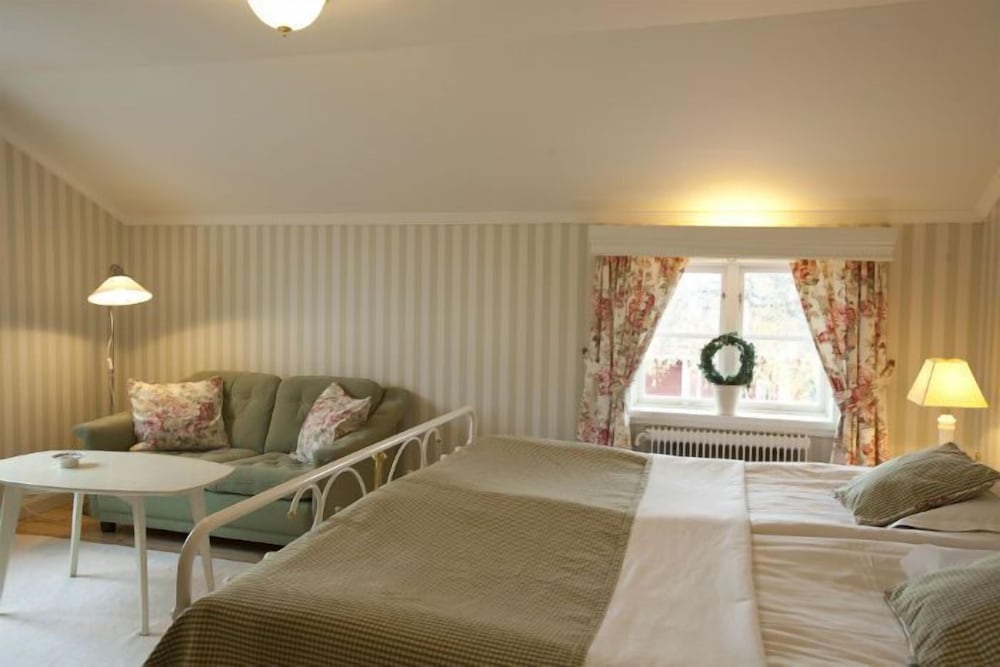 Classic Double Room, 2 Twin Beds, Pets Not Allowed photo 3