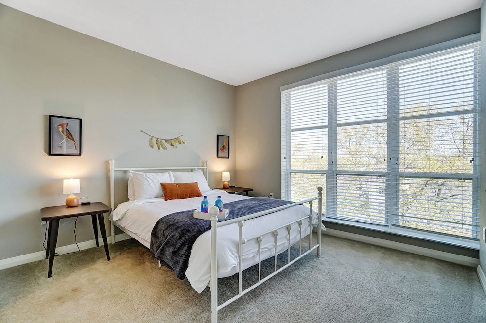 Downtown Designer 2BR Parking W D Gym Pool, Foto 26