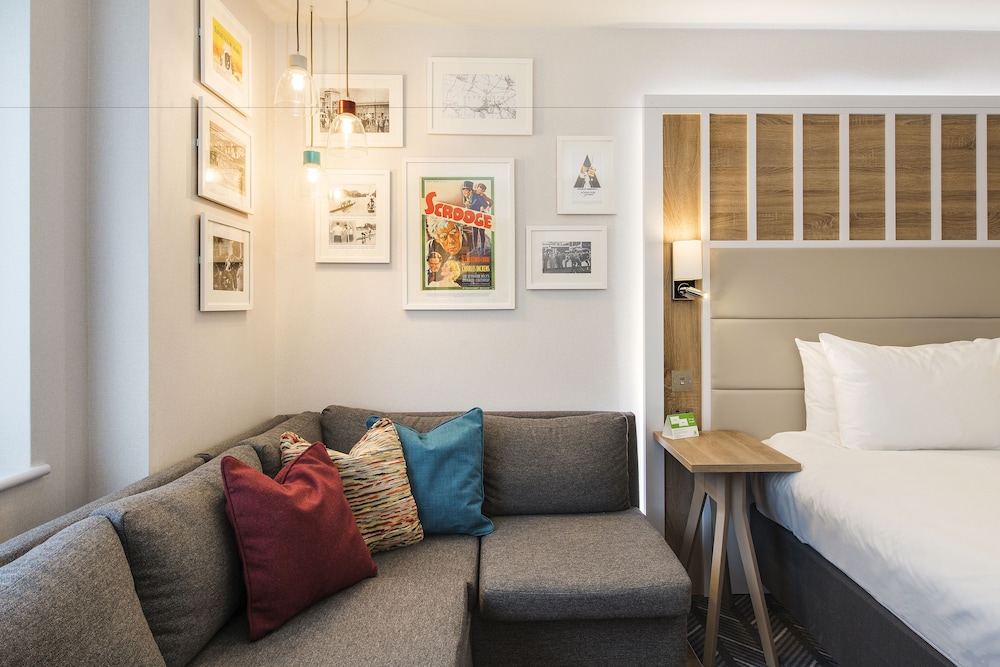 Premium Room, 1 Double Bed with Sofa bed - Photo 2