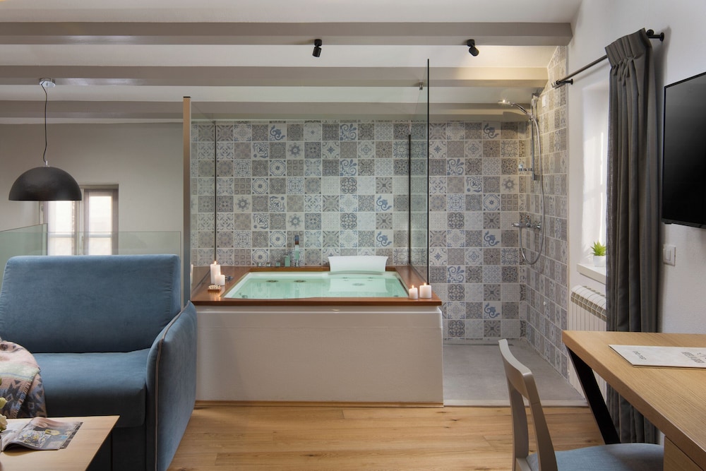 Romantic Suite photo 2