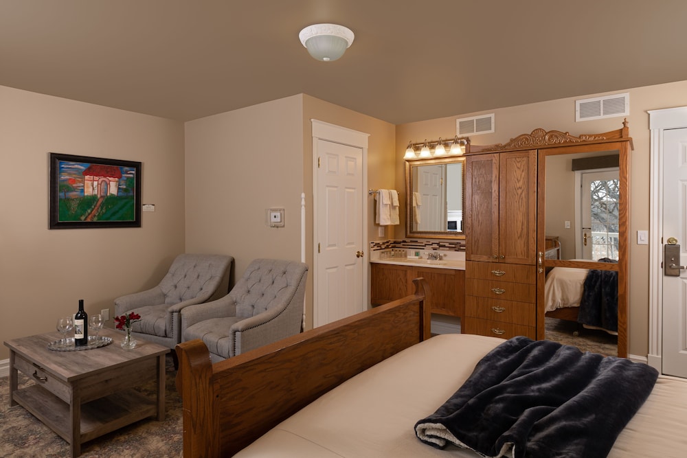 Standard Room, 1 Queen Bed, Non Smoking photo 2