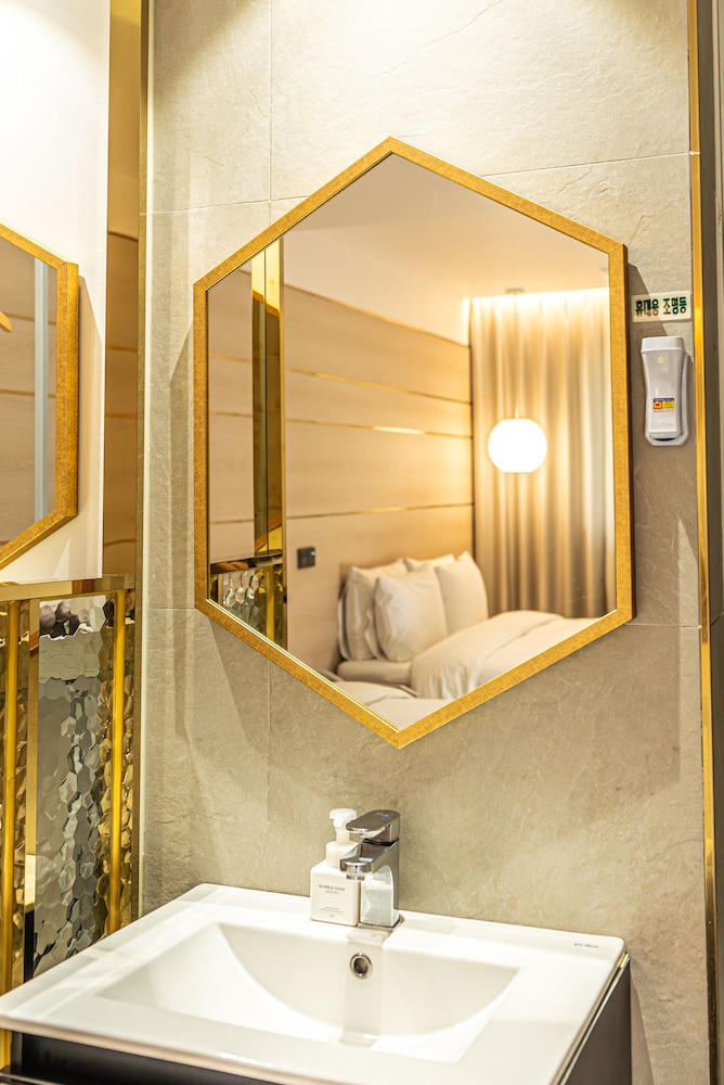 Deluxe Family Twin Room - Photo 2