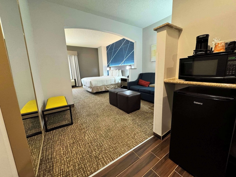 Suite, 1 King Bed with Sofa bed, Non Smoking - Photo 6