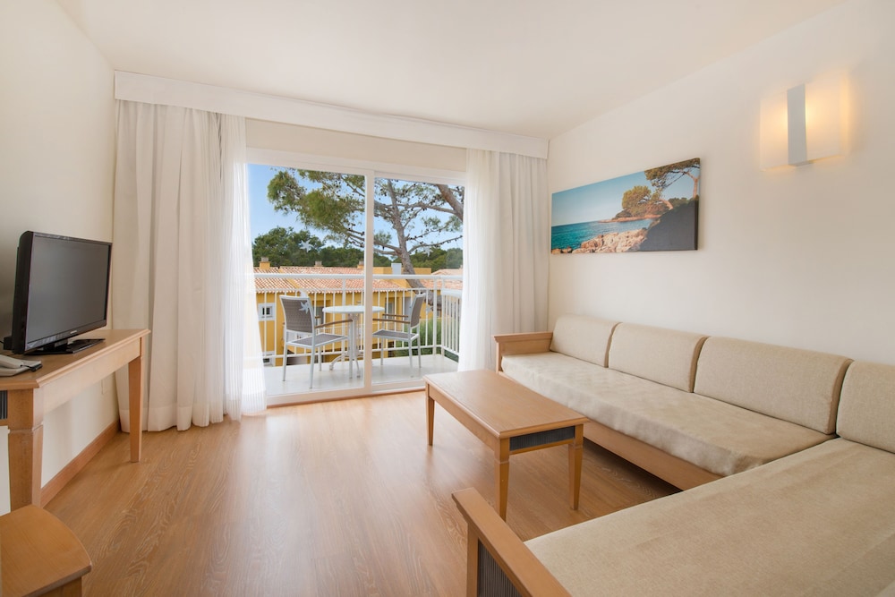 Family Room, Balcony, Garden View