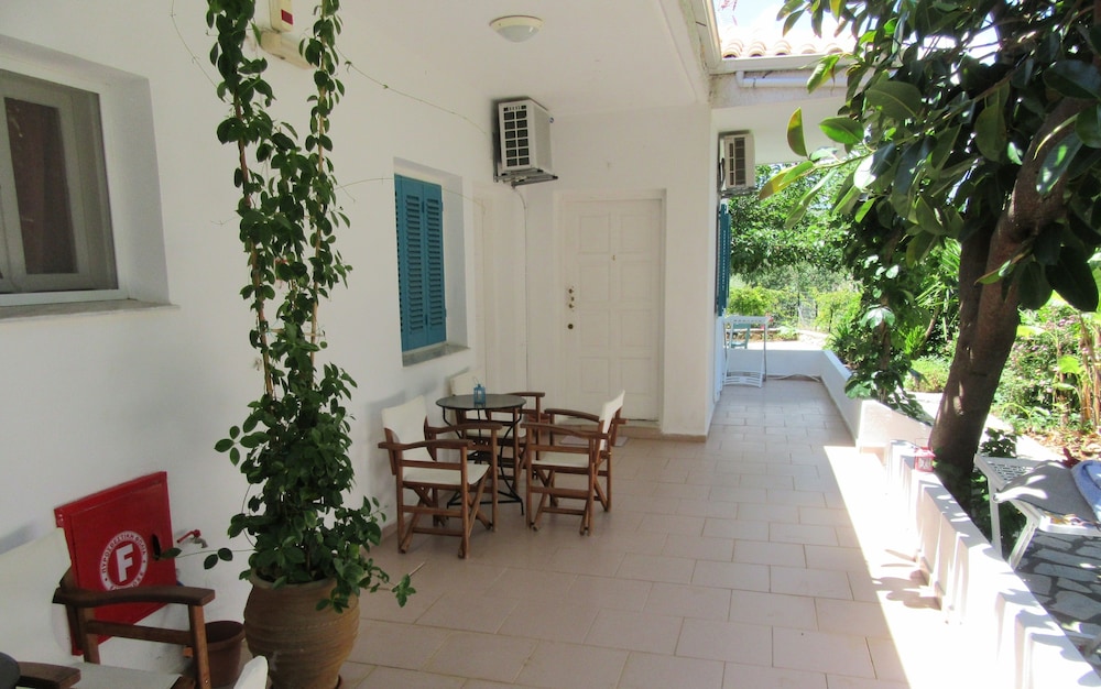 Triple Room, Garden View photo 2