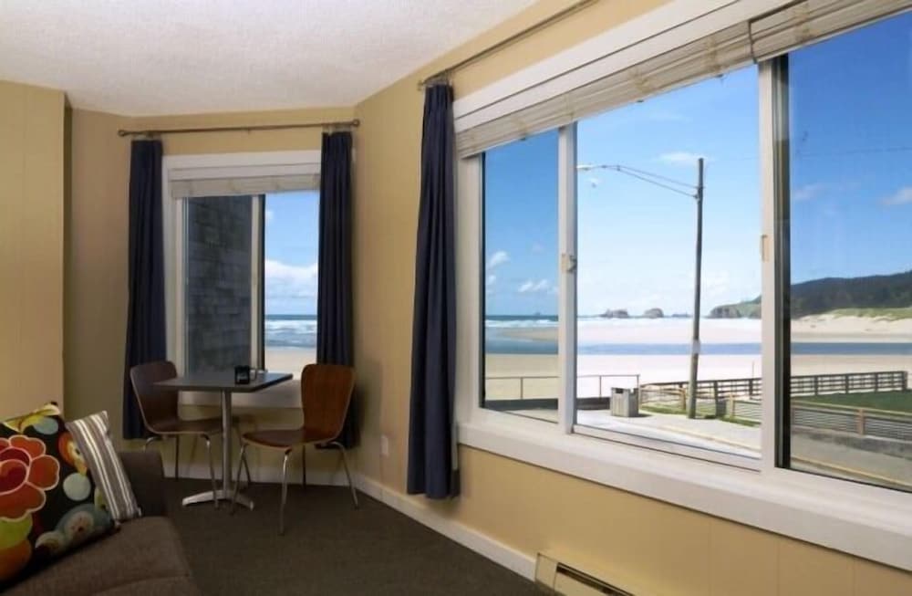 Studio, 1 Queen Bed, Ocean View photo 2