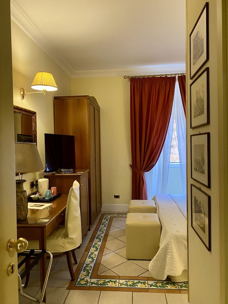 Double or Twin Room - Photo 7