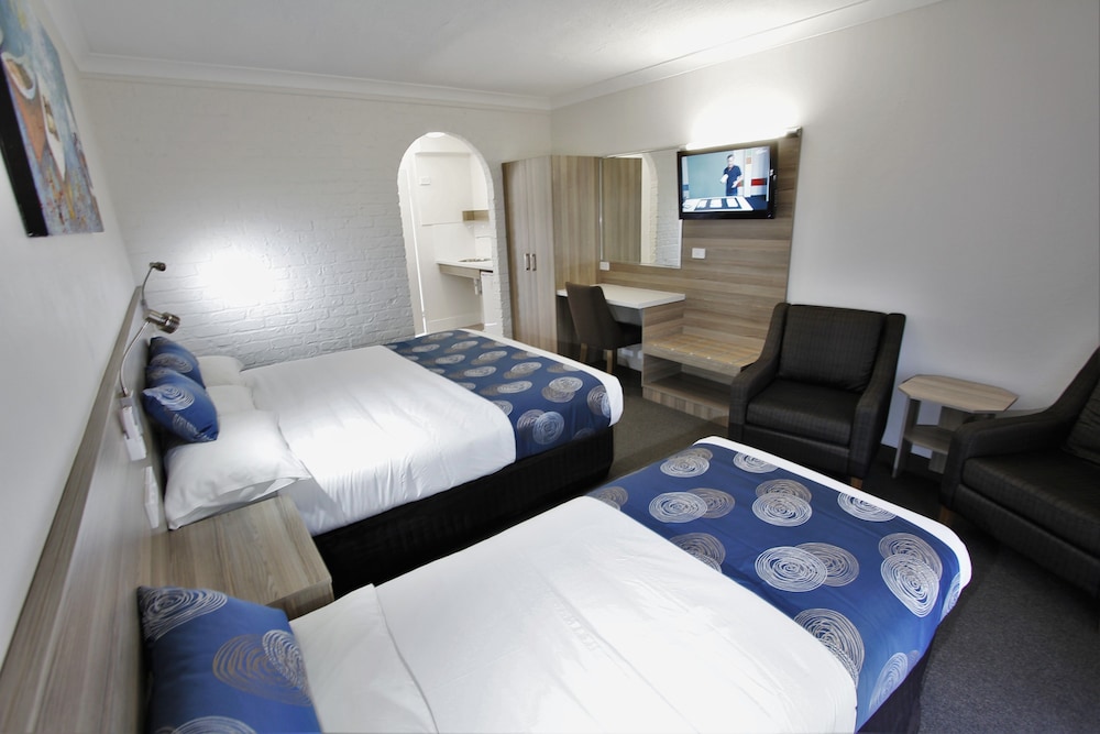 Room (Standard King & Single) photo 1