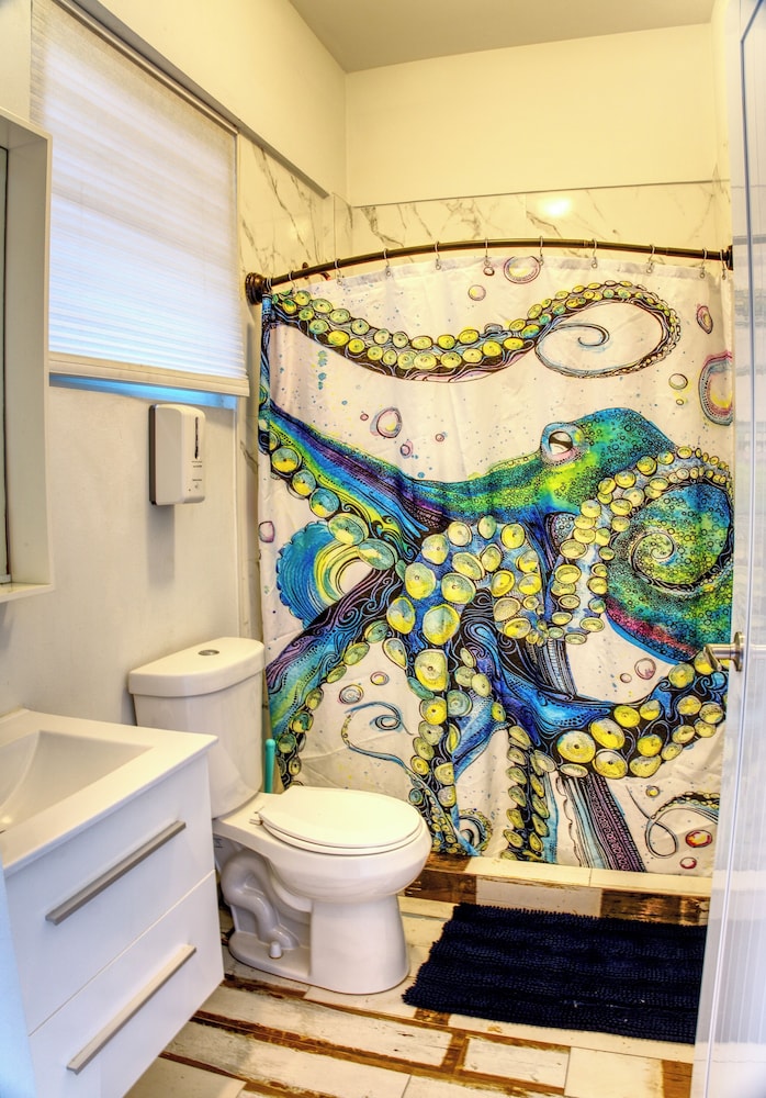 Design Studio Suite, 1 Bedroom, Balcony, Partial Ocean View, photo 6
