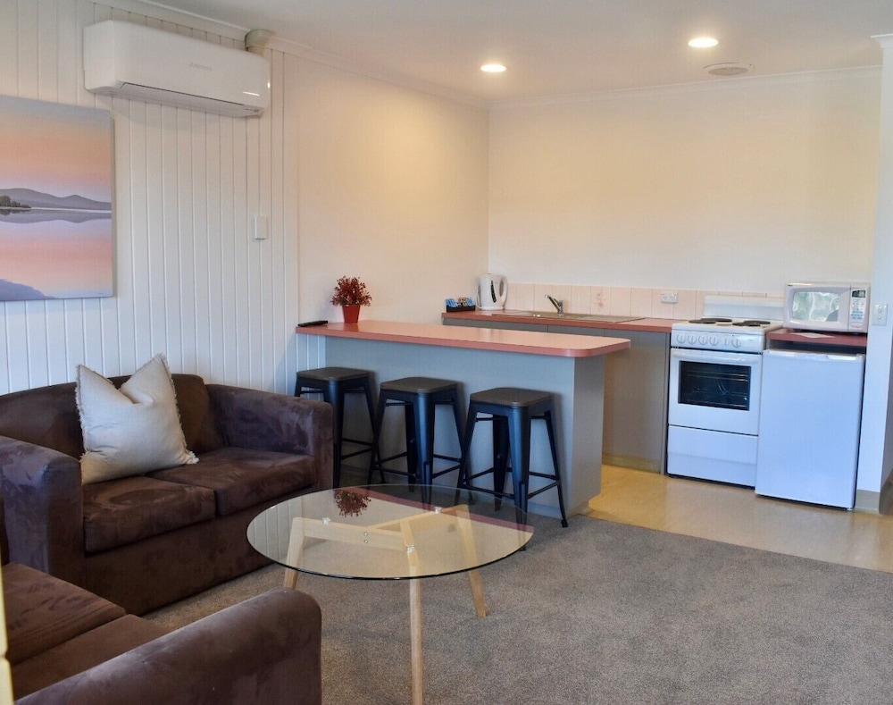 Couples 2 Bedroom Unit photo 3