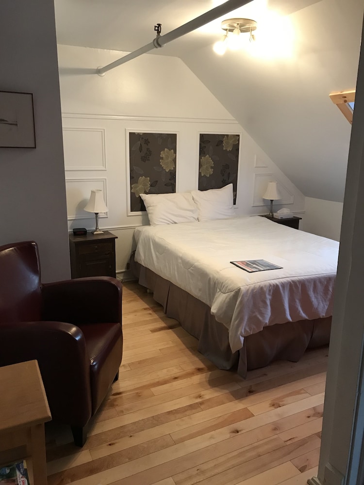Standard Room, 1 Double or Queen bed