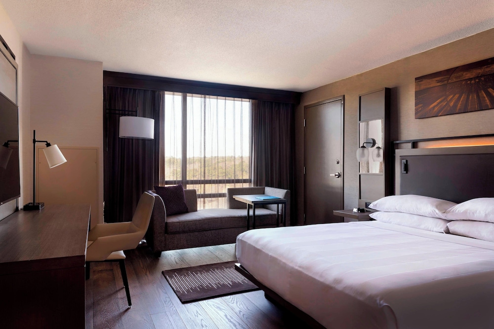 Club Room, 1 King Bed - Photo 1