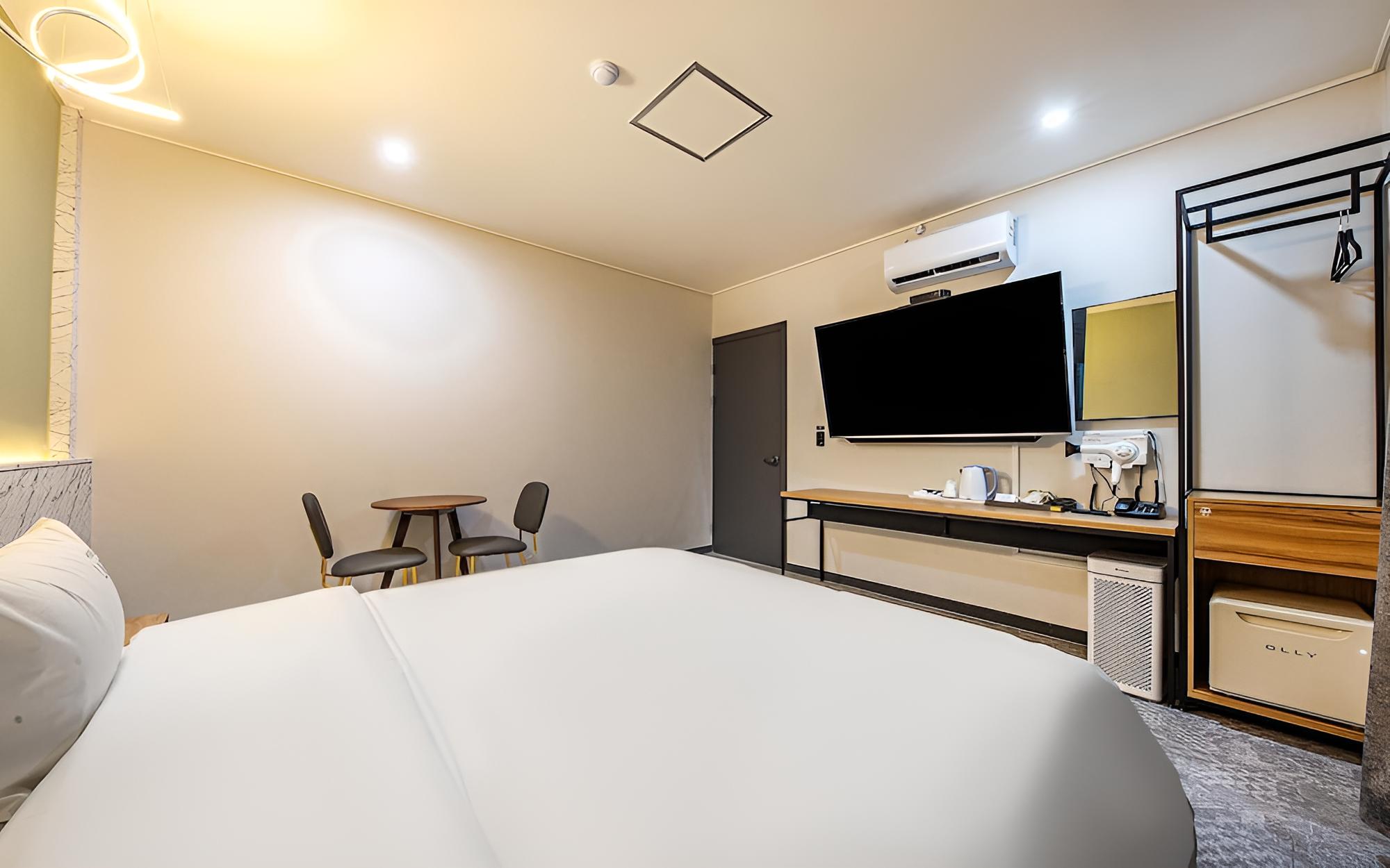 Room (Standard (65 "smart TV air purifiers ) - Photo 3