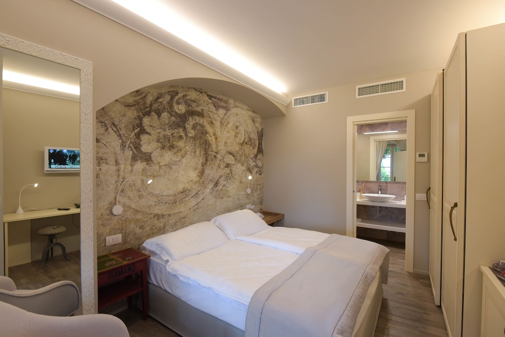 Standard Double Room, Lake View photo 2
