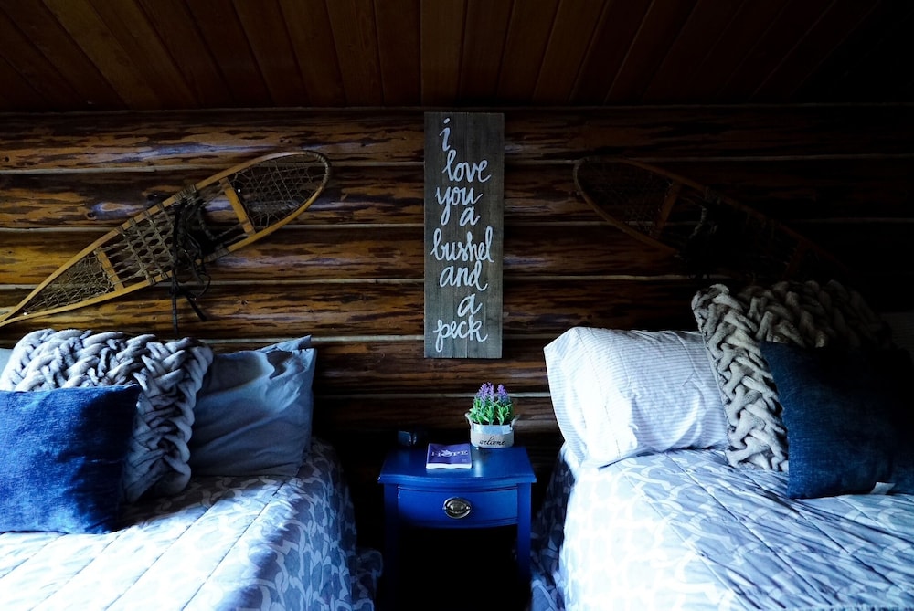 Eagle's Peak Cabin photo 2