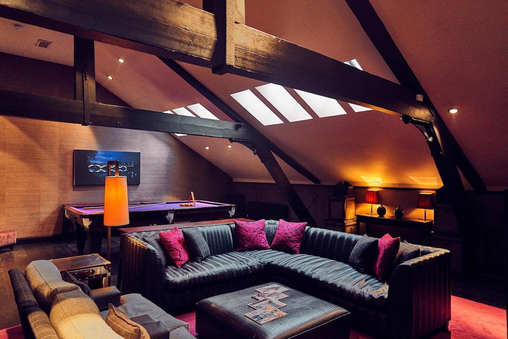 Signature Suite - Photo 2