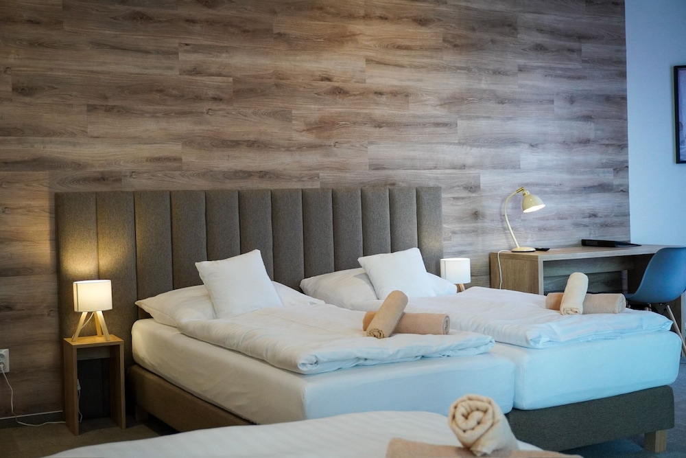 Premium Family Room photo 2