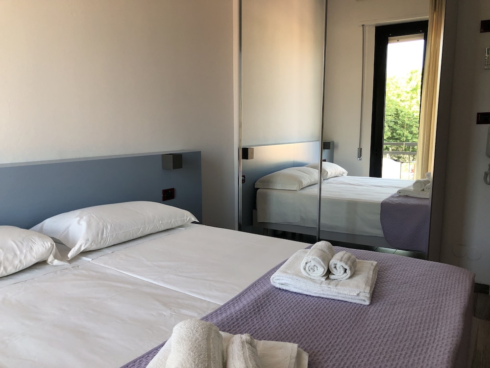 Double or Twin Room photo 3