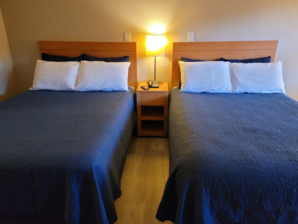 Standard Room, 2 Double Beds, Non Smoking photo 2