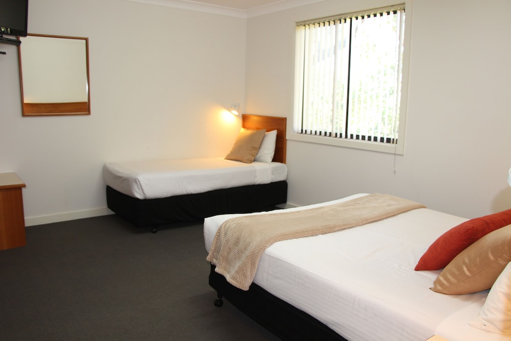 Family Suite, 2 Bedrooms, Kitchenette (Upstairs) photo 2