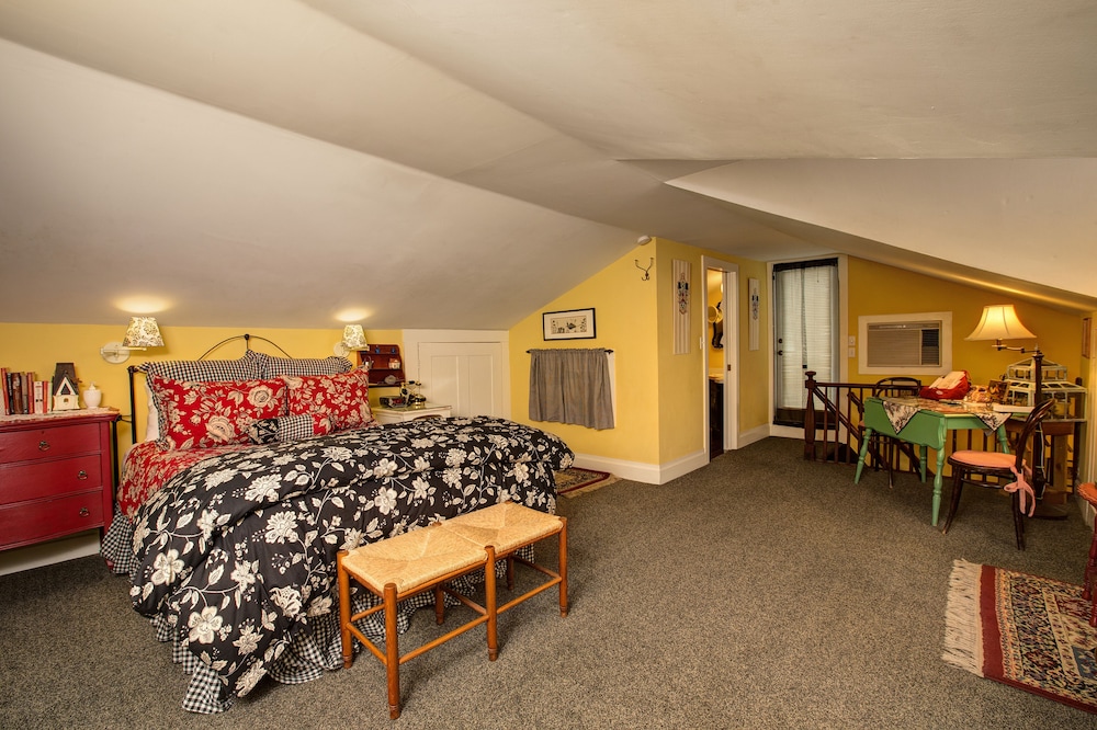 Room, Private Bathroom (#32 Blue Oak)