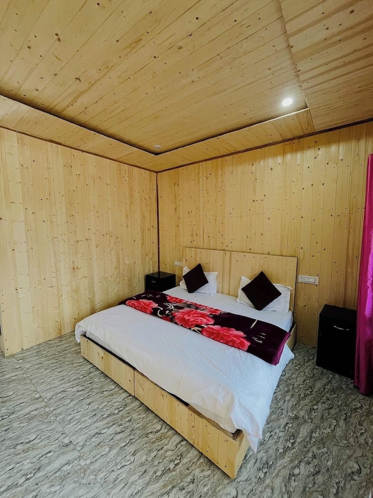 Deluxe Room, 1 Bedroom, Mountain View photo 2