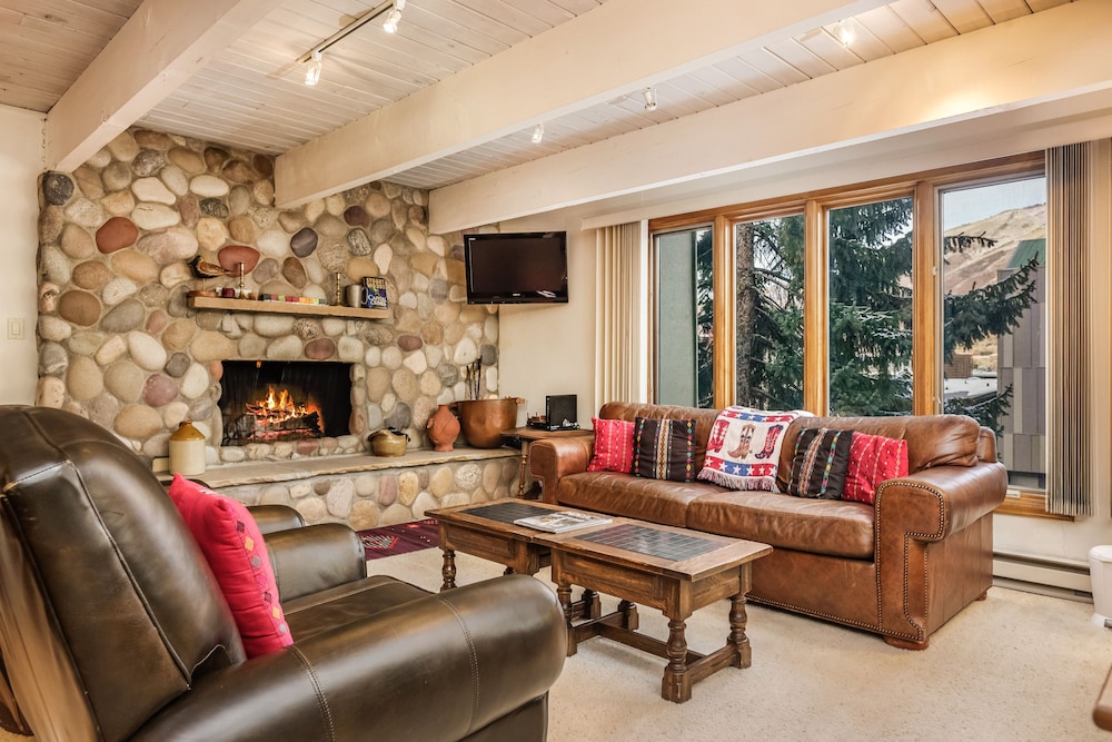 Standard Condo, 2 Bedrooms, Fireplace (Chateau Dumont 10)