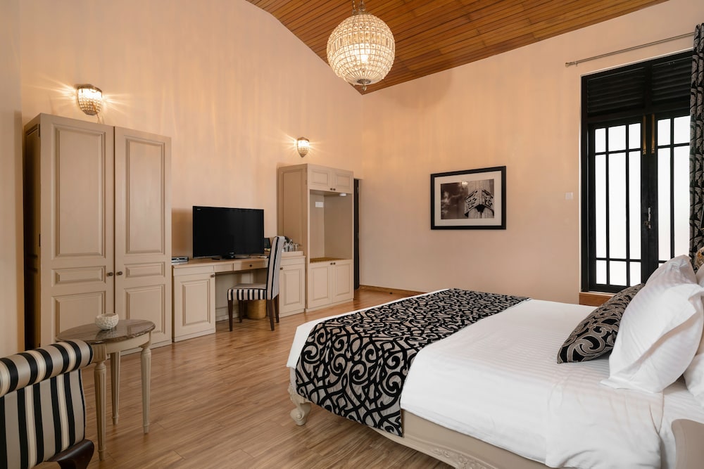Deluxe Room, 1 King Bed, Garden View